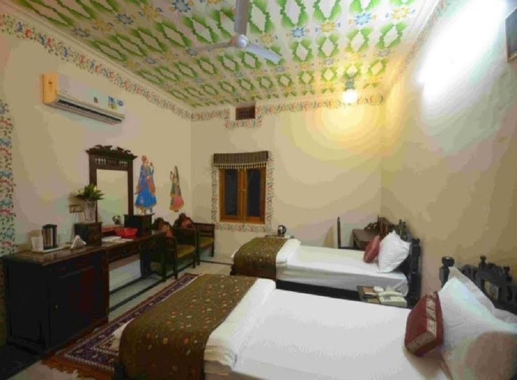 Hotel Suroth Mahal Luhāru Exterior foto